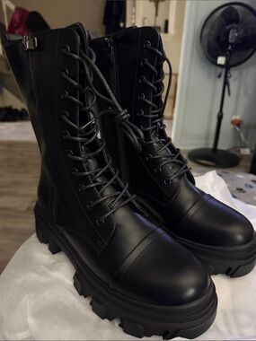 Dream Pairs Black Platform Lace-Up Combat Boots
